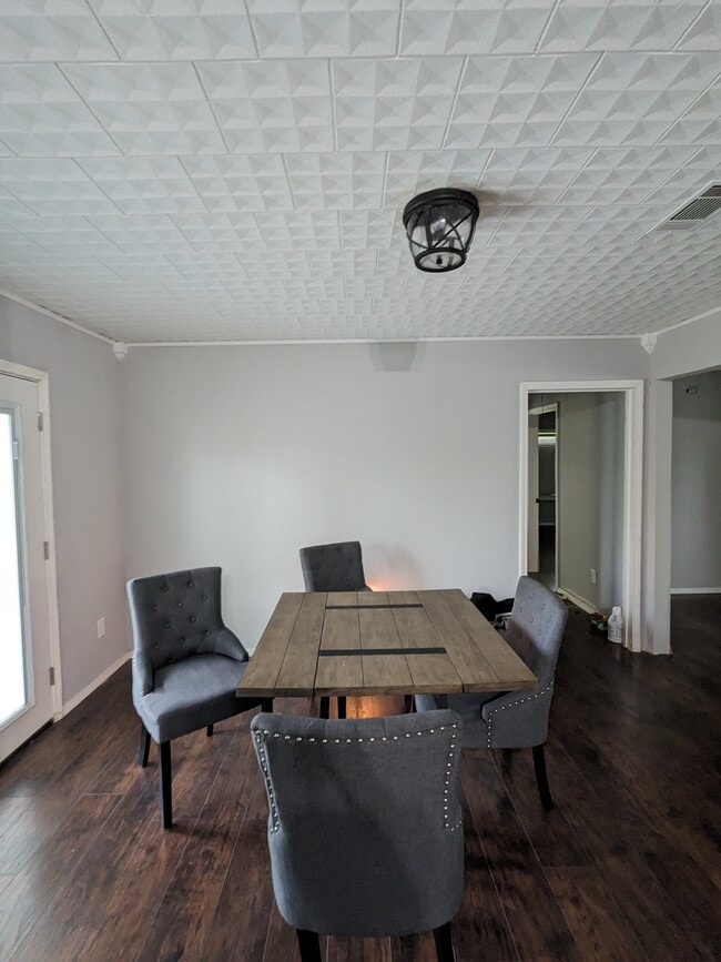 Photo - 502 N Caney Dr