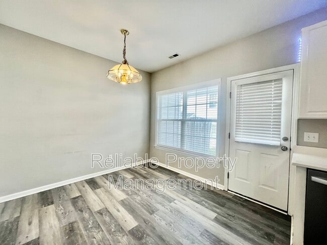 Photo - 2829 Bennington Dr