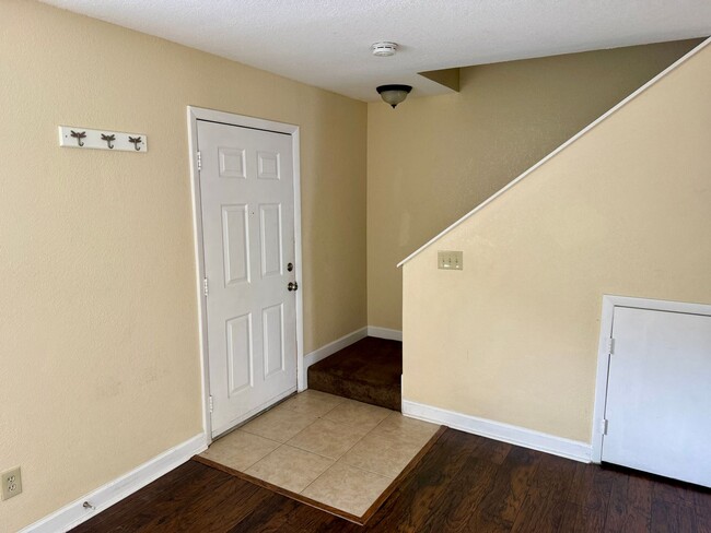 2/1.5 Townhome located in Tampa with Priva... - 2/1.5 Townhome located in Tampa with Priva...