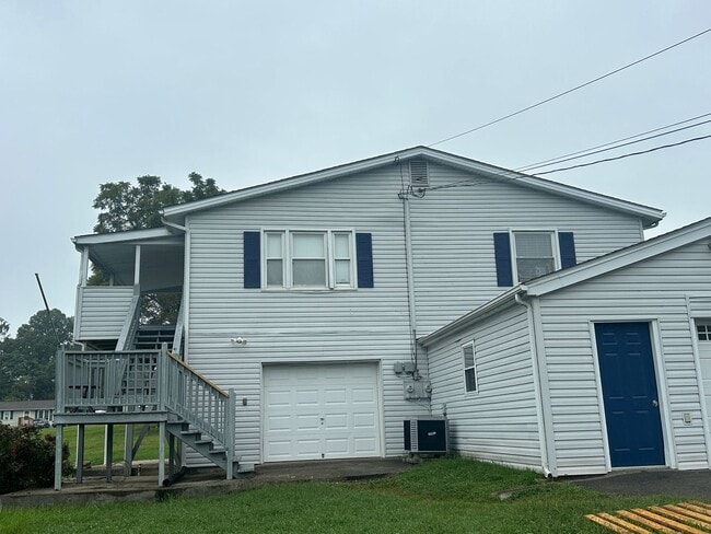 Building Photo - NE Roanoke 2BR Rental