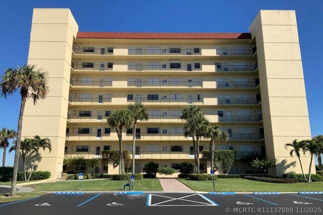 Building Photo - 7420 S Ocean Dr Unit 216