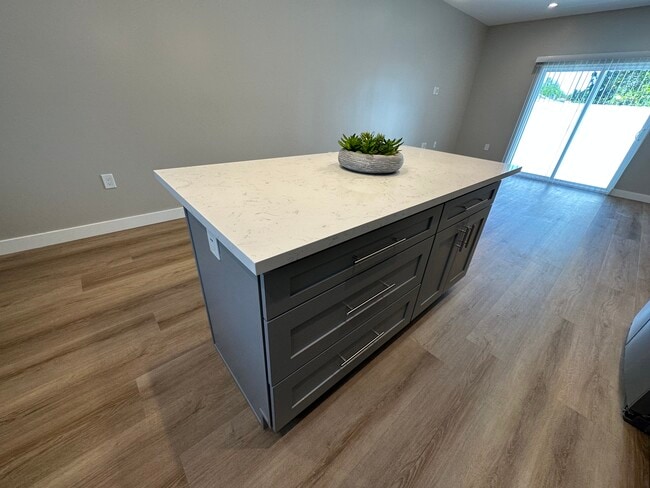 Photo - 8436 Oakdale Ave