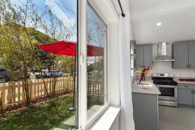 Photo - 2665 S Catalina St