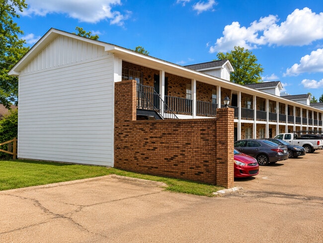 Building Photo - Oak Manor Apartments