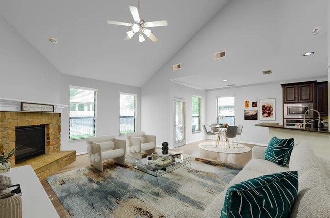 Photo - 11014 Sir Alex Dr