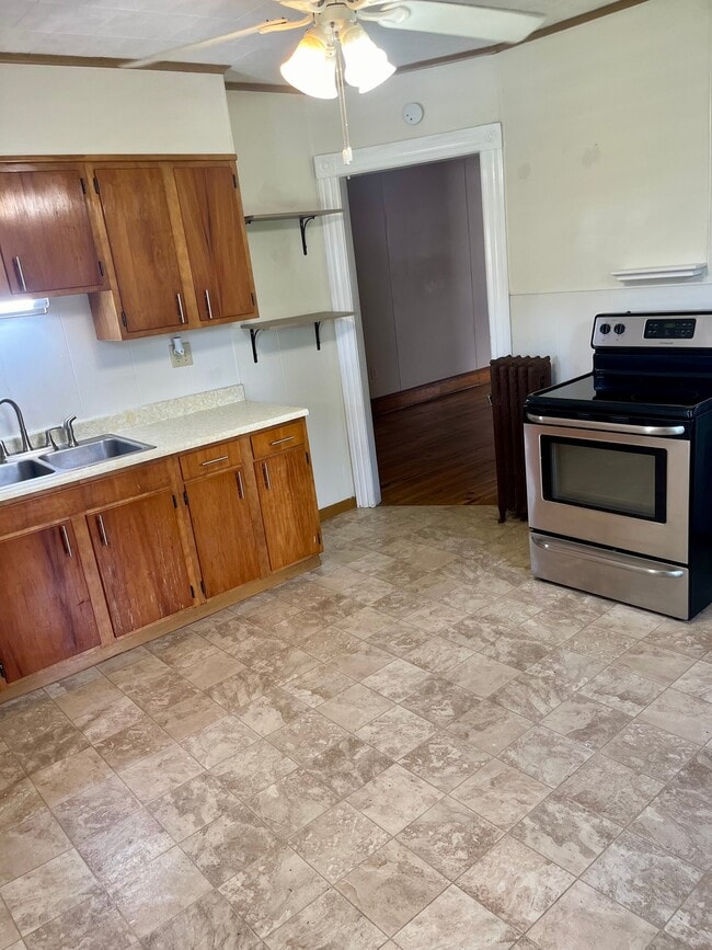 Building Photo - 625-627 Pleasant Ave Unit 625 FL2