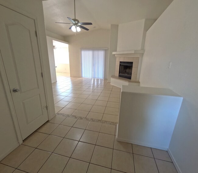 1675 E Segovia Way