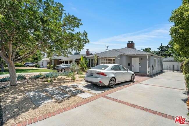 Photo - 14348 Collins St