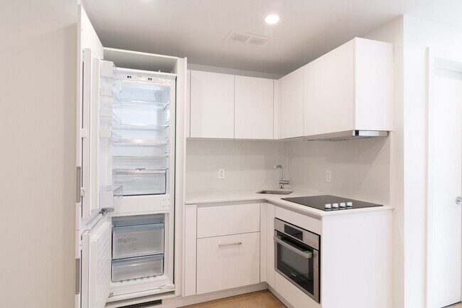 Photo - 25 Av des Pins O Unit 214