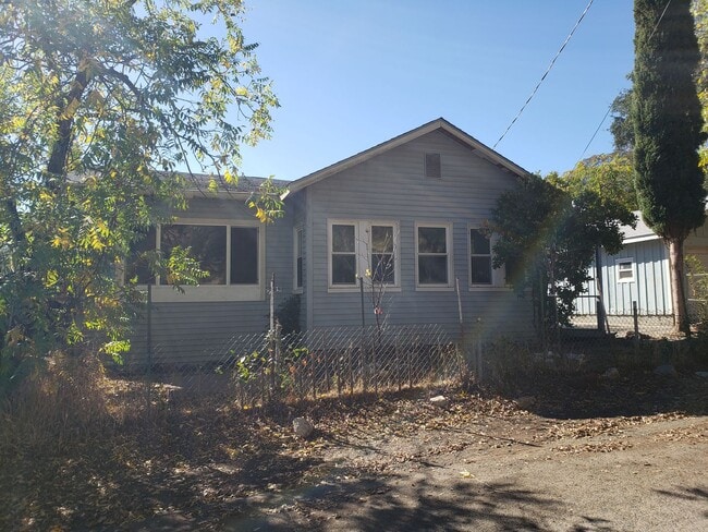 Building Photo - 12509OakStreet.Is4Lease.com