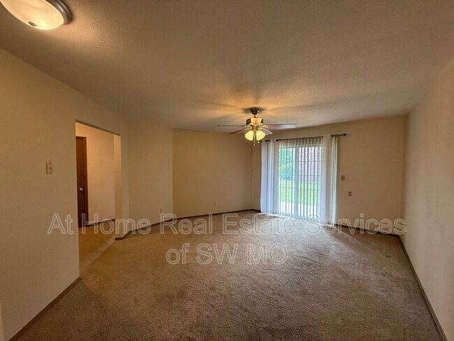 Photo - 869 N 22nd St