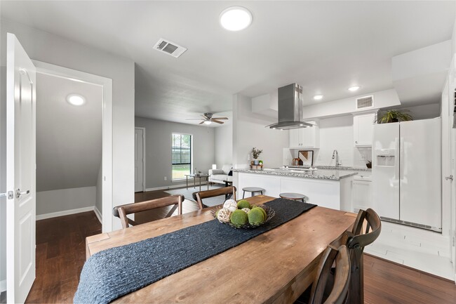 Building Photo - 9130 Vogue Ln Unit B