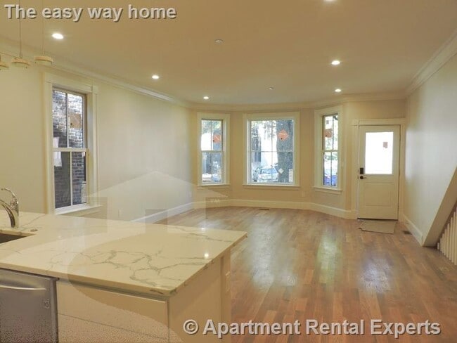 472 Green St Unit 1