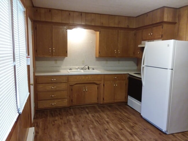 Building Photo - Bolivar MO 1 Bed, 1 Bath Apartment Unit 916