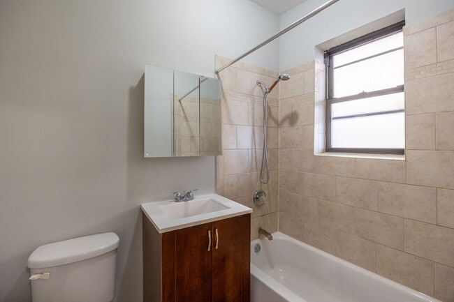 Photo - 4415 N Wolcott Ave Unidad B3