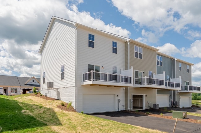 Photo - 1041 Balsam Ln