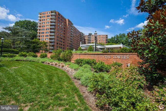 Building Photo - 4201 Cathedral Ave NW Unit 301E Rental