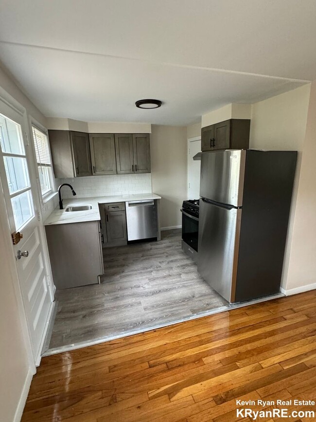 Newly renovated 2 bed with an office avail... - Newly renovated 2 bed with an office avail... House