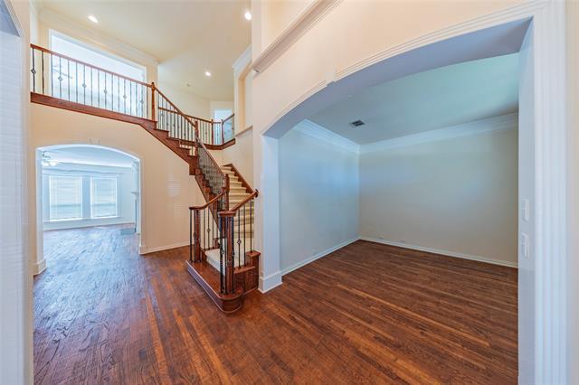 Photo - 220 Justin Rd