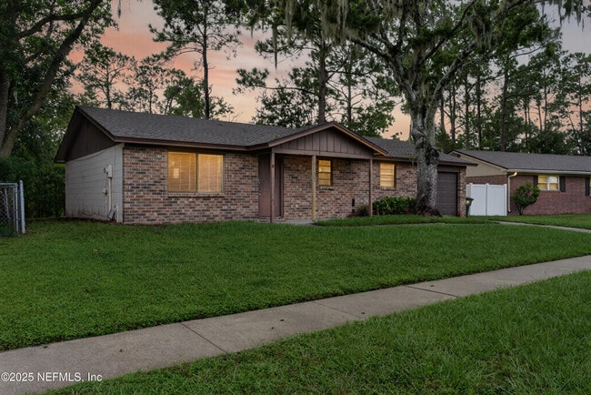 Building Photo - 9937 Moss Side Ln