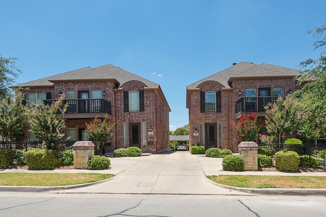 Building Photo - * MOVE IN SUMMER 7/8/2026 * 4 Bed 3 Bath W... Rental