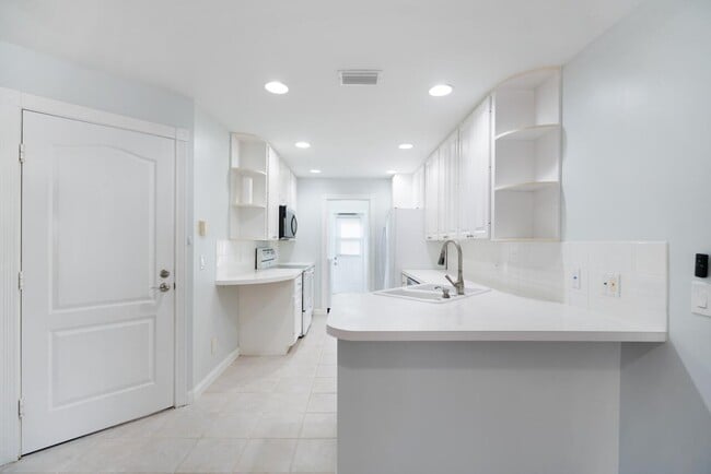 Photo - 329 Legare Ct