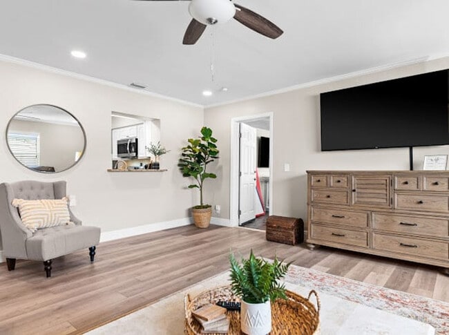 Photo - 2817 W Woodlawn Ave Unit ID1053144P