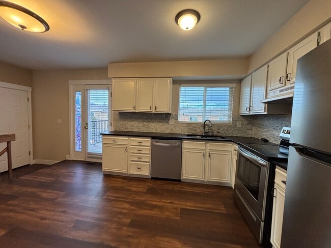 Photo - 5 Bed, 2 Bath Ranch-style w/ A/C! - Available Now! - MileStone Real Estate Services