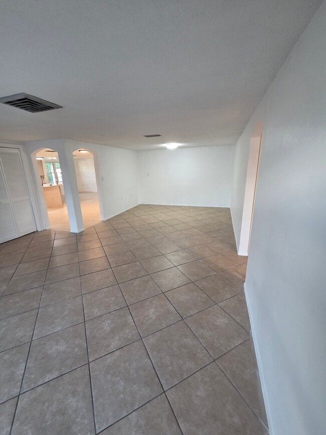 9125 Hunt Club Ln