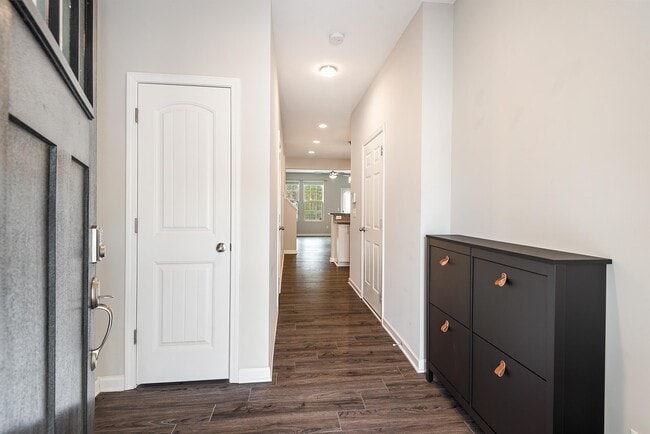 Photo - 426 Irving Way