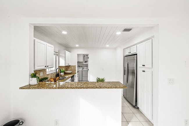 Kitchen - 17 Fayette Dr