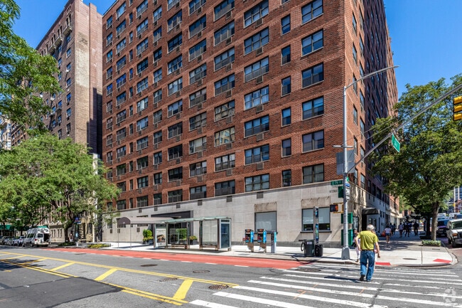 Photo - 1523-1535 Second Ave