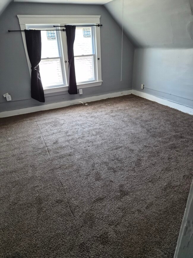 Living room - 10113 Parkgate Ave