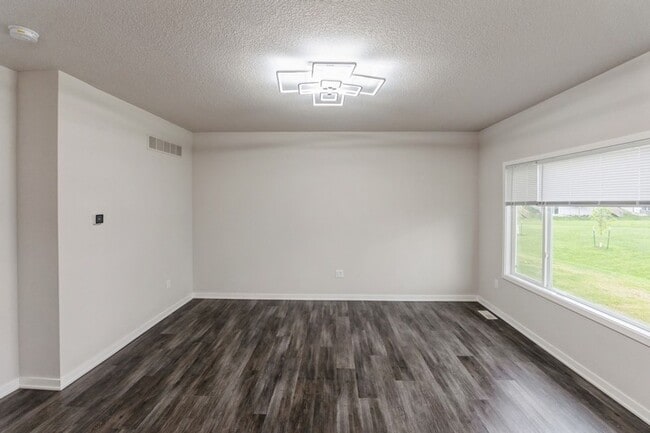 Photo - PERFECT LOCATION!! 3 Bedroom, 2.5 Bathroom Home in Urbandale!