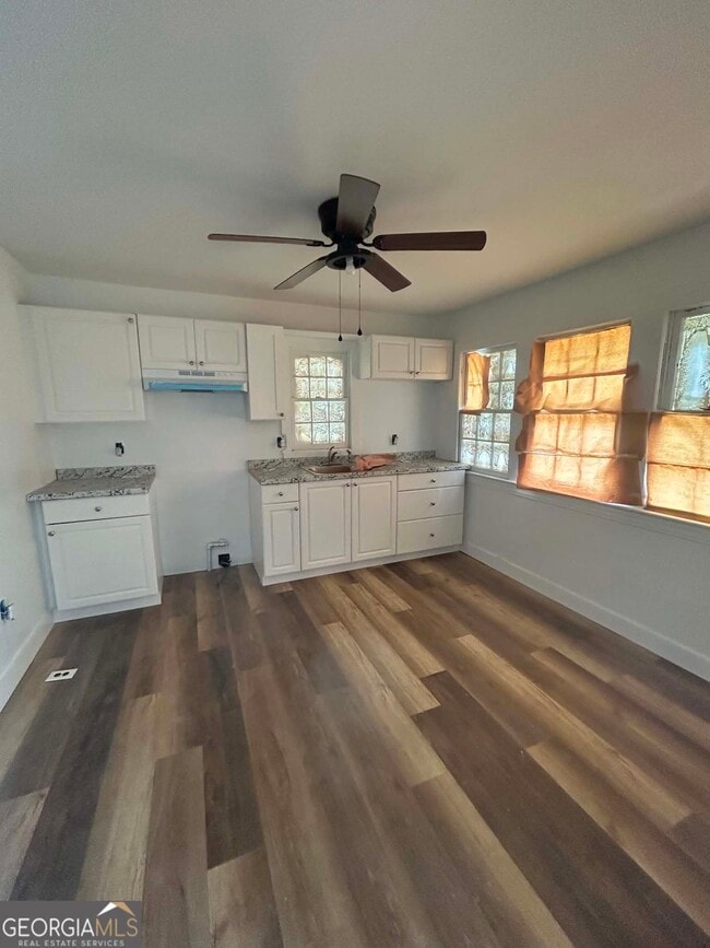 Photo - 3850 Mercer St