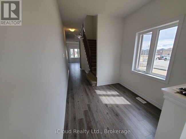 Photo - 152 Werry Ave