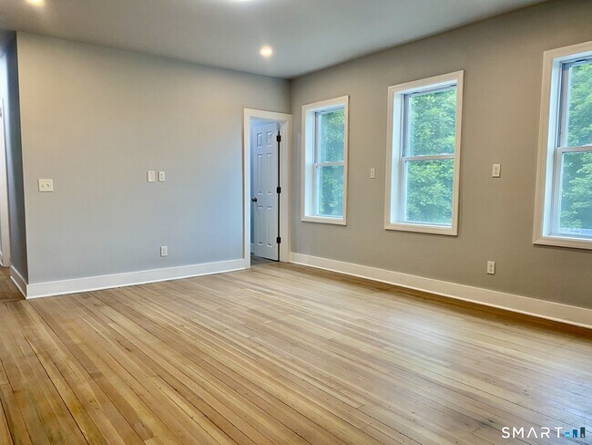 Photo - 218 Charles St