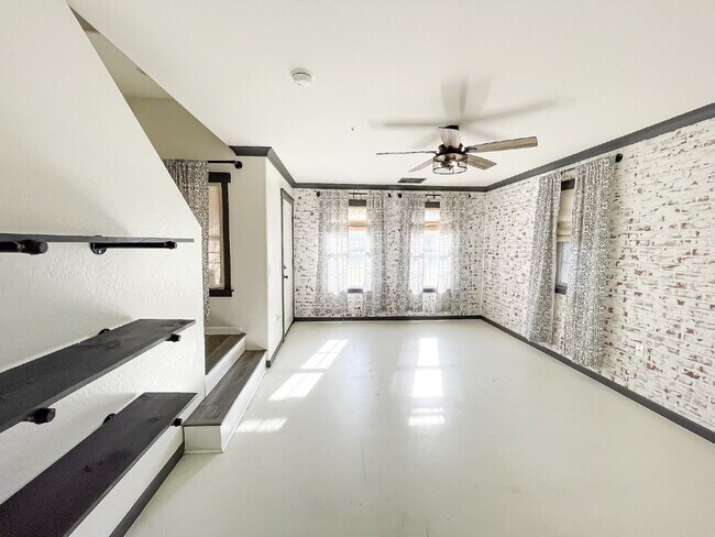 Photo - 1633 E Lowell Ave