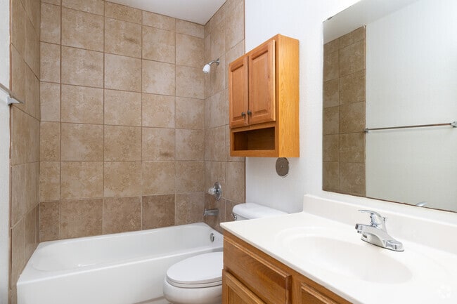 2BR, 1BA - 800SF - Bathroom