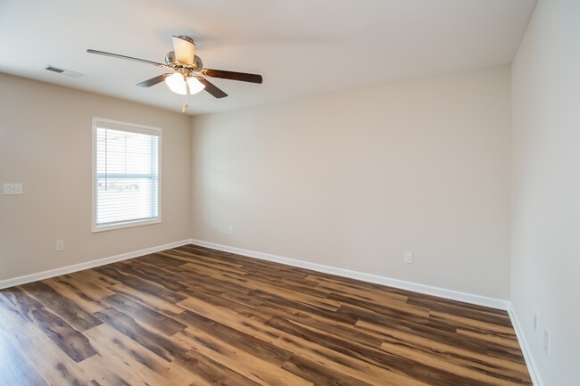 Photo - 925 Dawsons Park Wy