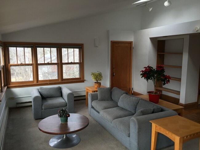 Photo - 1060 Danby Rd