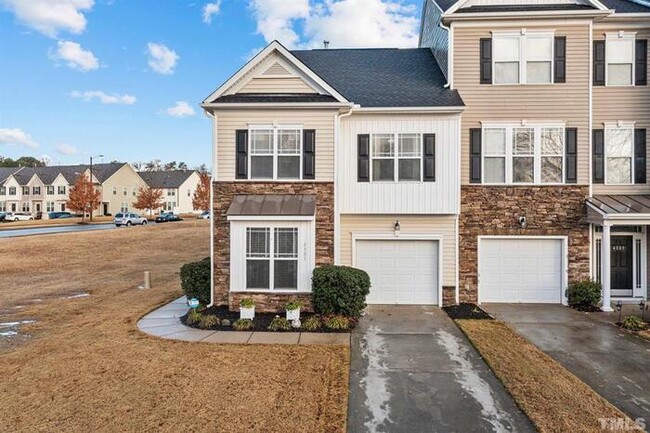 Gorgeous End Unit Townhome in Wake Forest - Gorgeous End Unit Townhome in Wake Forest