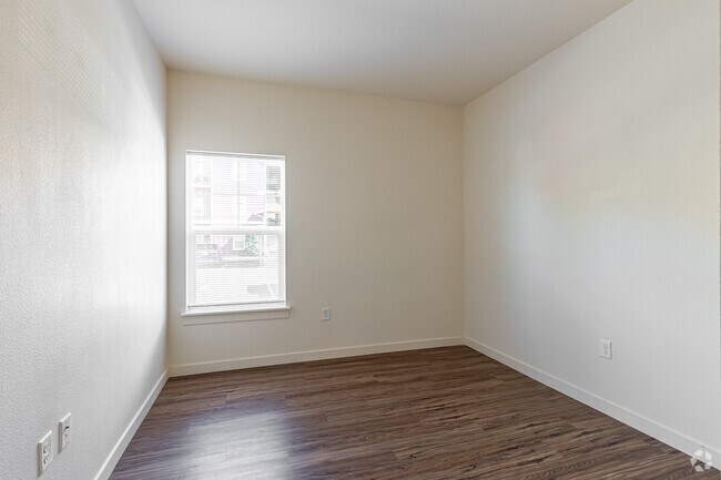 1BR, 1BA - 755SF