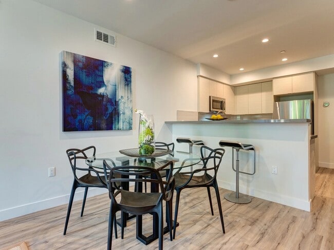 Photo - 338 Mariposa Ave Unidad 401