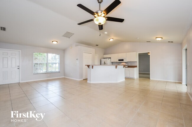 Photo - 3003 31st St W