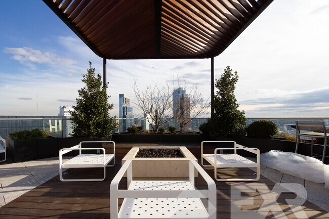 Photo - 436 Albee Square W Unit 25A