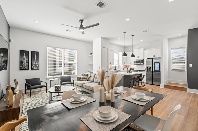 Photo - 1307 Oak Tree Dr