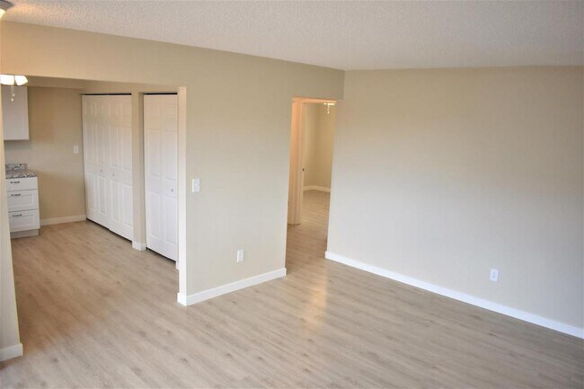 6829 Western Pl