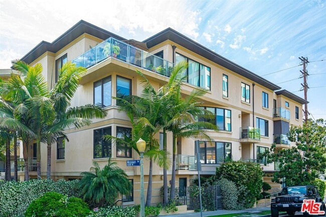 Building Photo - 1825 Fox Hills Dr Unit 101 Rental