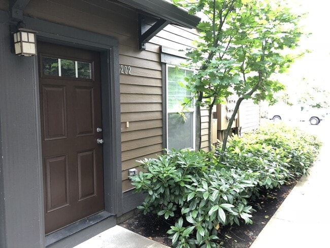 Photo - Modern Townhome Near Elmonica MAX – Minutes to Nike, Costco & Dining